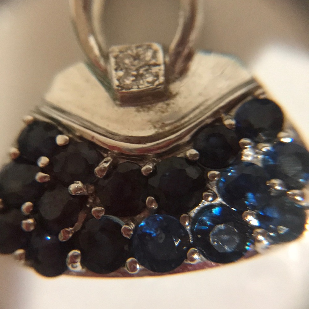 Sapphire diamond pendant